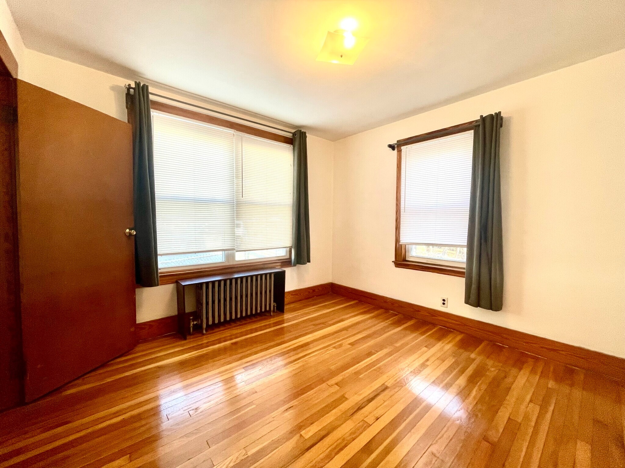 Building Photo - 27 South Crescent Circuit