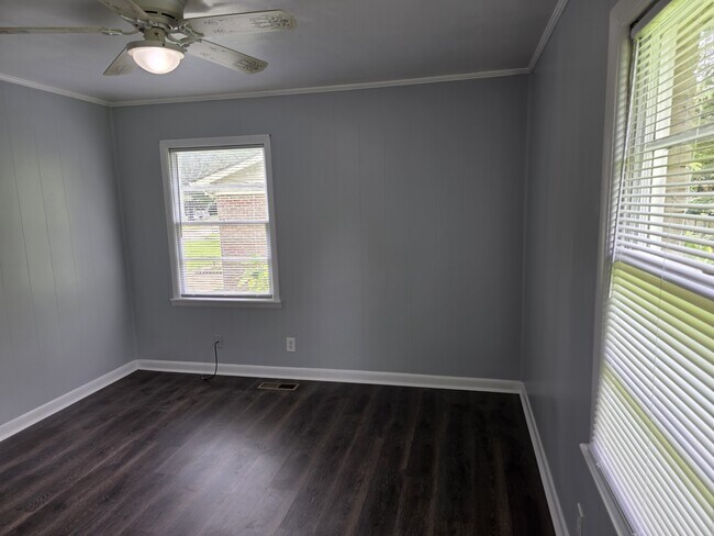 Building Photo - 3607 Inglewood Dr NW