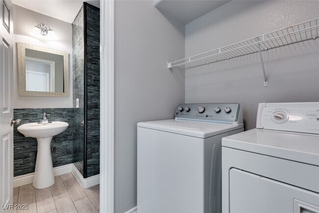 Building Photo - 5660 N Balsam St