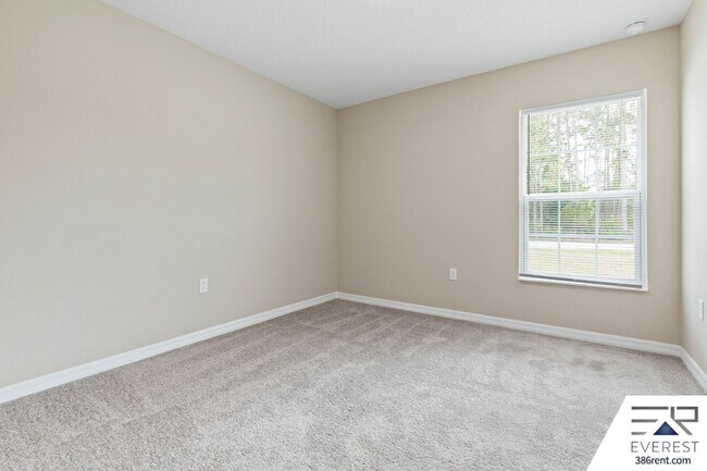 Building Photo - FULLY FENCED 3/2/2 IN DESIRABLE QUAIL HOLLOW