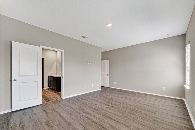 Building Photo - 14529 Lily Plns Dr