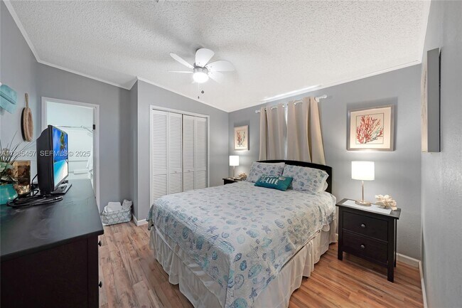 Building Photo - 945 Plantation Rd