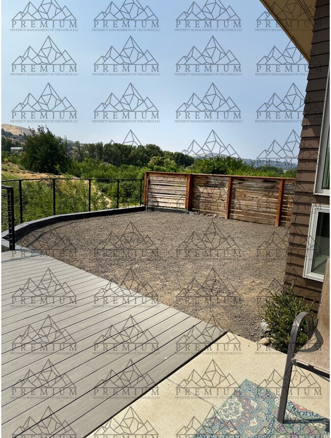 Building Photo - 3 BED 2 BATH FULLY FURNISHED HOME!!!