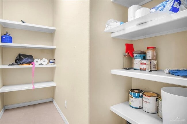 Building Photo - 31 Easy St