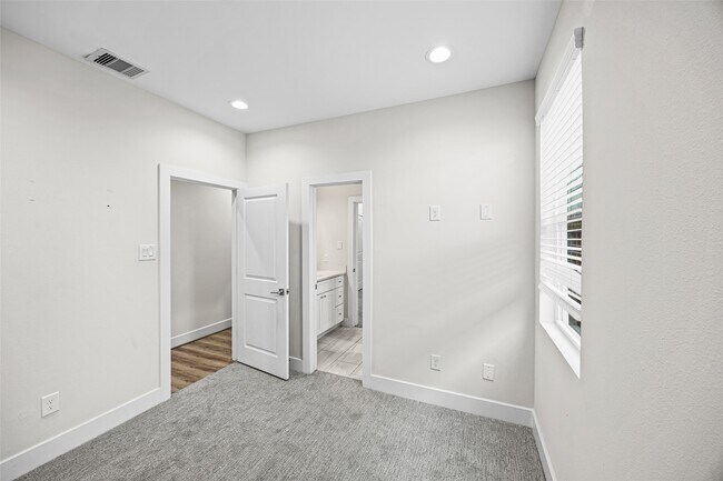 Building Photo - 3407 Terry St