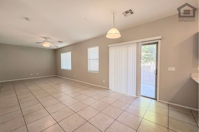 Building Photo - 4Bed/2.5 Bath House at Greenway/75th Ave! Ready for Immediate Move-In! -- Gated Community!