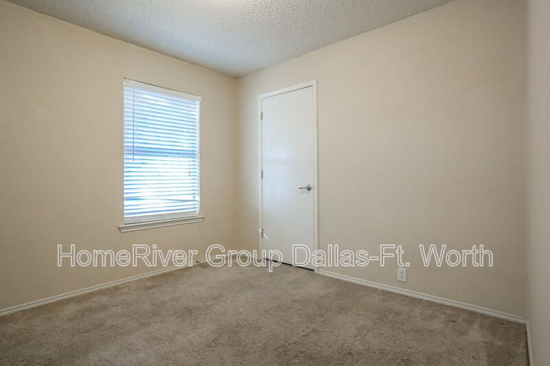 Building Photo - 1611 Waters Edge Dr