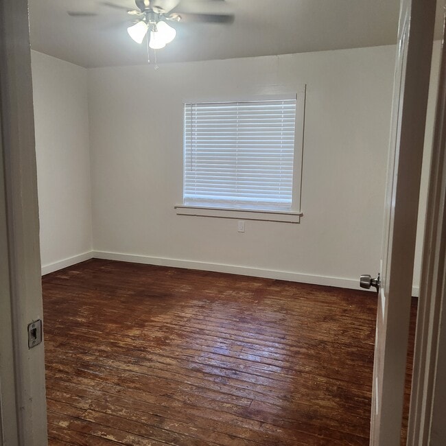 Building Photo - 505 N Haugh Ave