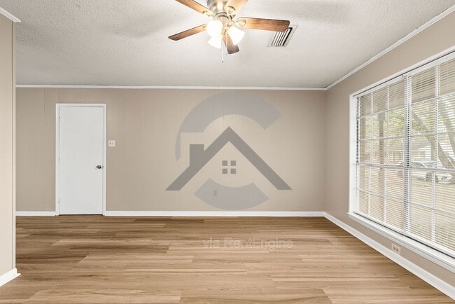 Building Photo - 2403 Broadview Ave