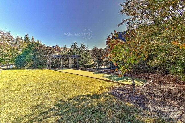 Building Photo - 8765 Aspinwall Dr