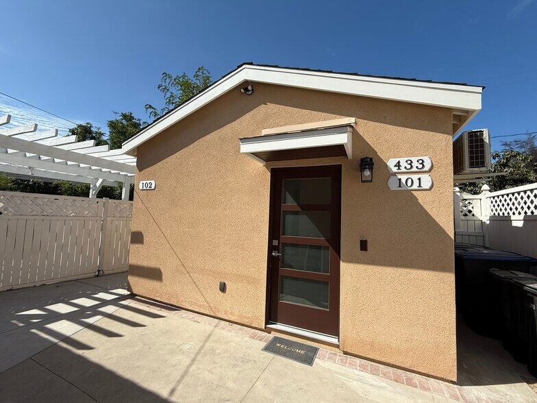 Primary Photo - 433 N Catalina St