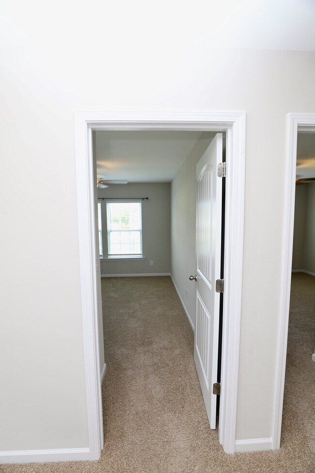 Building Photo - 3680 Moseley Dr