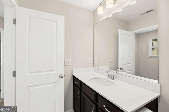 Building Photo - 520 Cresentry Brook