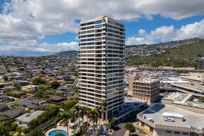 Building Photo - Regency At Kahala