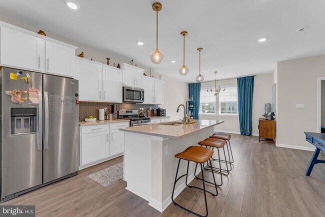 Building Photo - 8805 Mimosa Ave