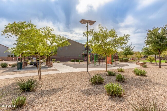 Building Photo - Gorgeous 4 Bed Home in Phoenix AZ in Roger...