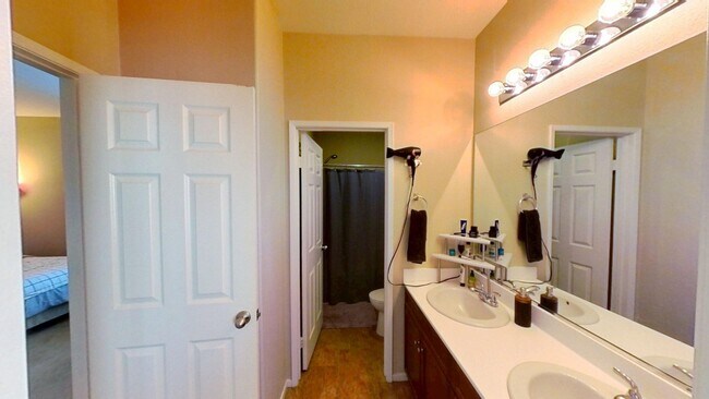 Building Photo - 848 Reyana Way