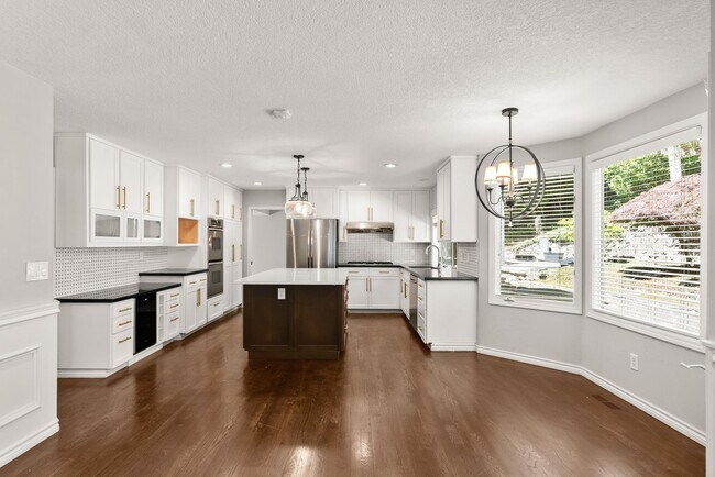Building Photo - Welcome to your dream home in the picturesque Westridge neighborhood