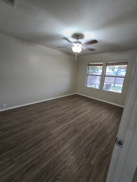 Building Photo - 3609 Sonoma Dr