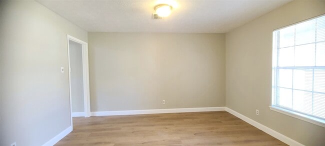 Building Photo - 10635 Tenneta Dr