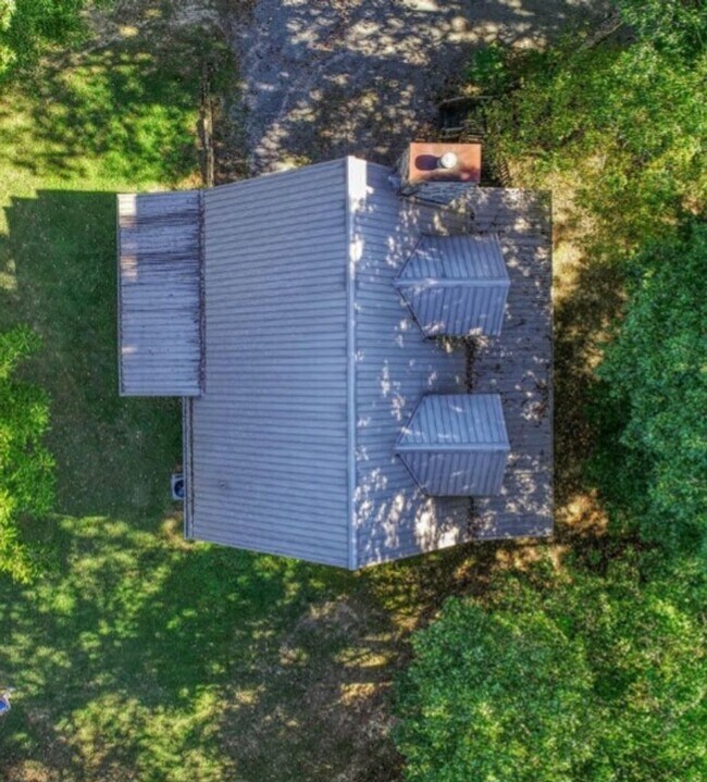 Building Photo - 2 Bedroom / 1 Bath Fully Furnished Cabin on 2 plus acres all utilities included - Surgoinsville TN