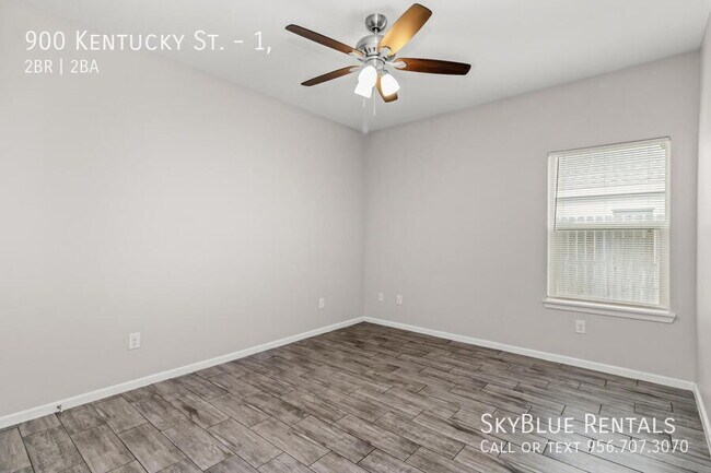 Building Photo - 900 N Kentucky St