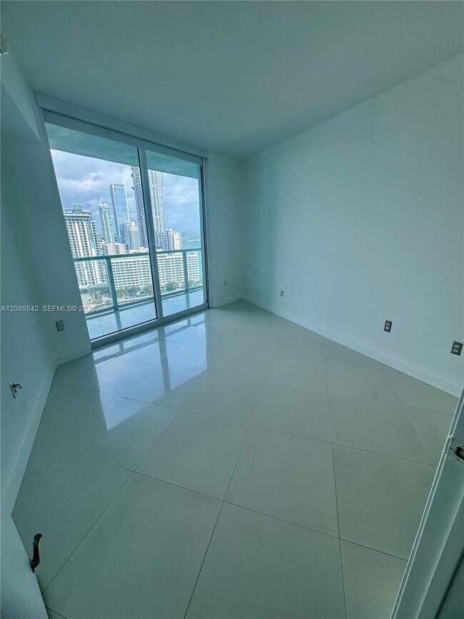 Building Photo - 1900 N Bayshore Dr