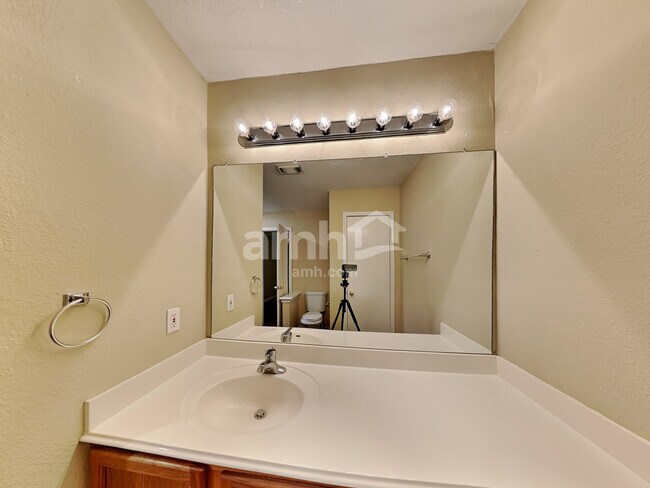 Building Photo - 8206 Coppergate