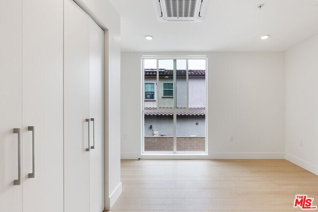 Building Photo - 8561 Belmont St