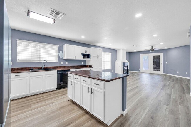 Building Photo - 1125 E Milada Dr