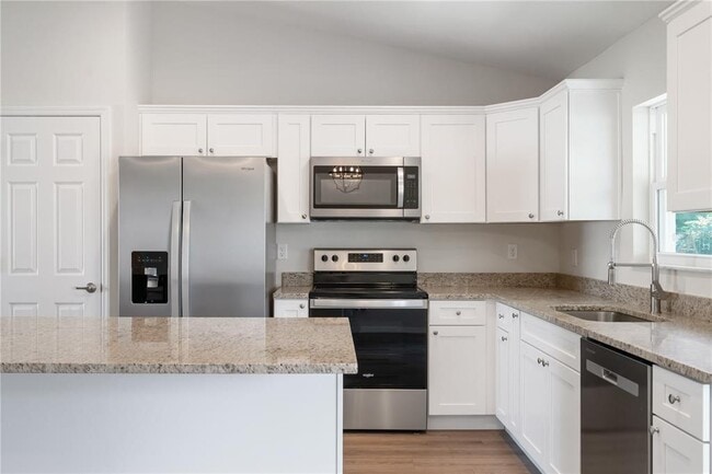 Building Photo - 13422 SW 48th Ave