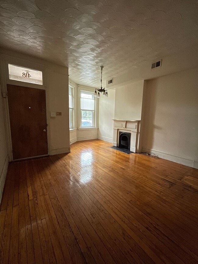 Building Photo - Amazing 3 bdrm/1.5 bath House Conveniently Located in The Heart of VCU and Downtown!