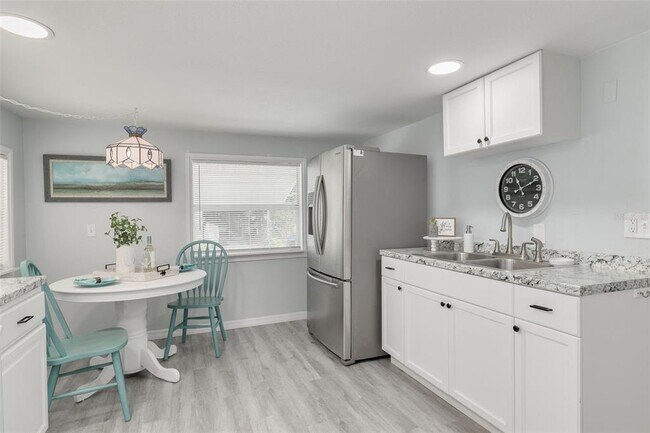 Building Photo - 7815 Greenlawn Dr