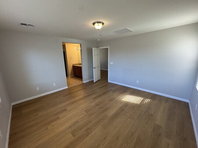 Building Photo - 235 Moonshot St