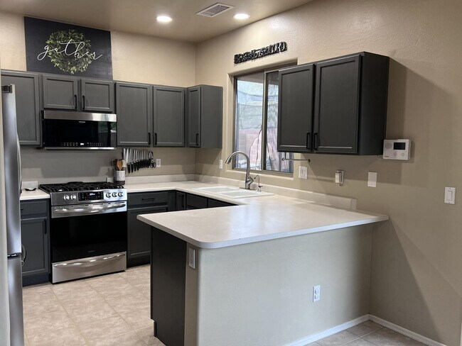Building Photo - 17565 N 167th Dr