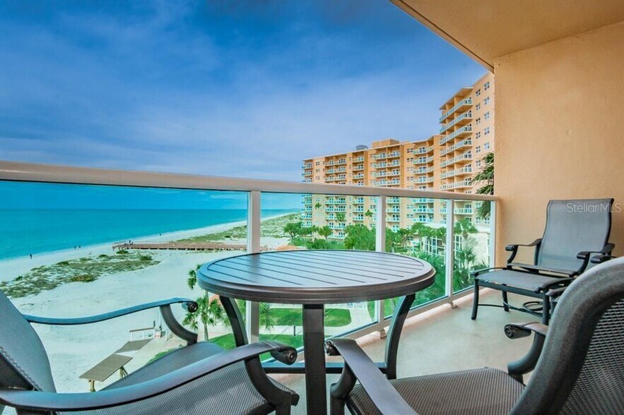 Balcony - 880 Mandalay Ave