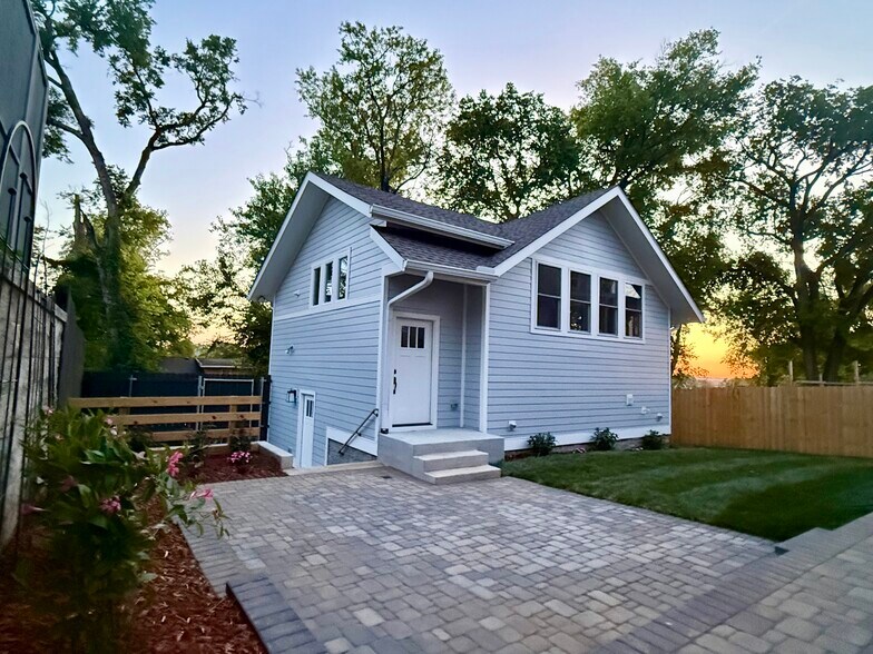 Building Photo - 1102 Caldwell Ave