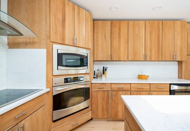 Building Photo - 404 Water Mill Towd Rd
