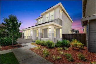 Building Photo - Gorgeous 4 Bedroom Patio Home in Rocklin