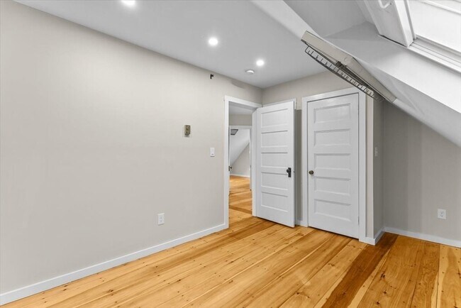 Building Photo - 1 Samoset Ave