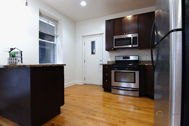 Kitchen - The Onyx on Hoyne