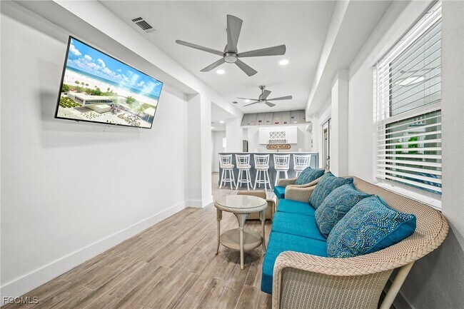 Building Photo - 256 Ibis St