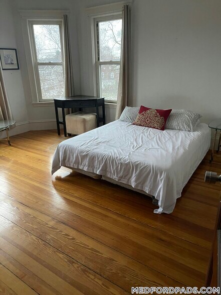 Building Photo - 124 Forest St