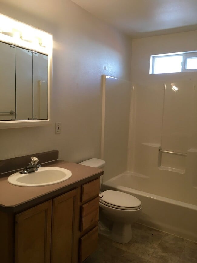 Building Photo - q418