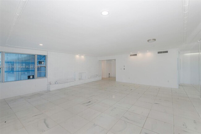 Building Photo - 5255 Collins Ave