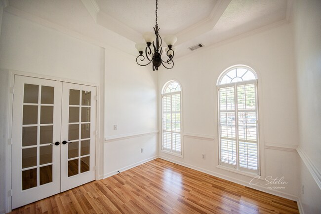 Building Photo - BEAUTIFUL HOME AVAILABLE FROM JULY