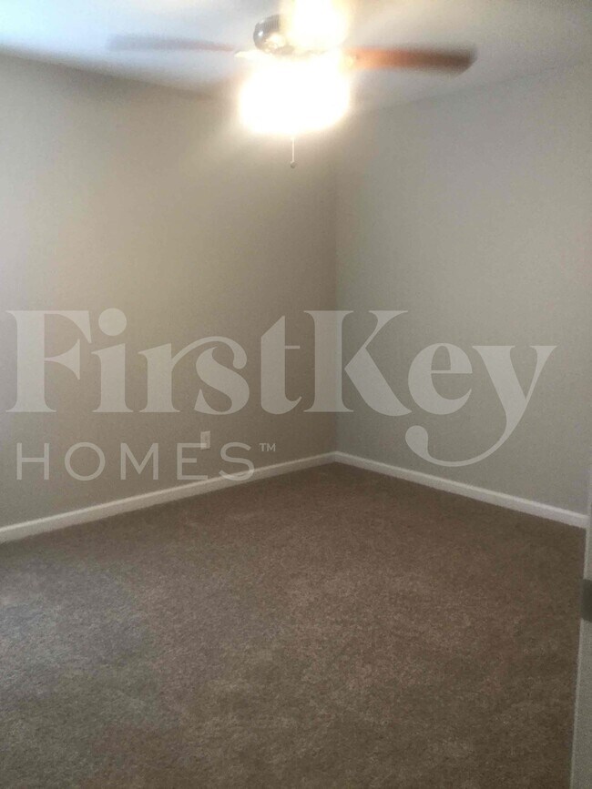 Building Photo - 3549 SW Rosardo St