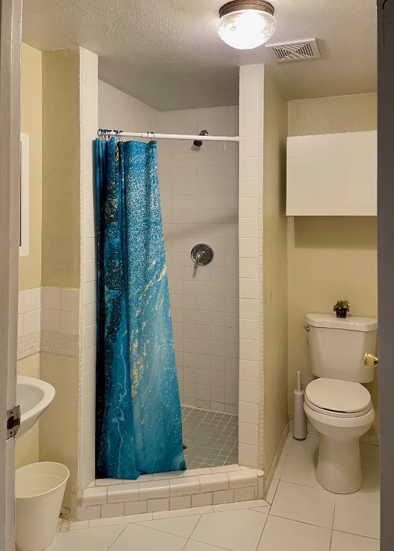 Building Photo - 1421 Riverview Dr