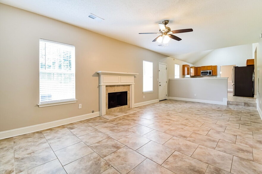 Building Photo - 10635 Misty Meadows Dr