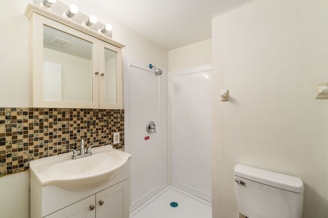 Building Photo - Updated 4 Bedroom, 2 Full Bath Ranch Home!!